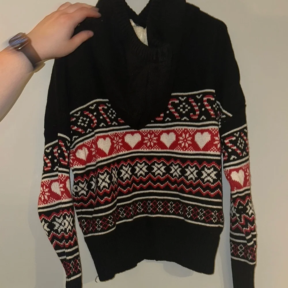 Black and Red Nordic Patterned Crew Neck Sweater winter pattern Christmas Sherpa - Picture 2 of 4